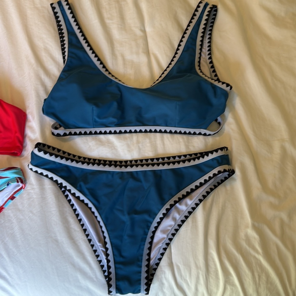 Bikini Bundle -Size L - Picture 2 of 10